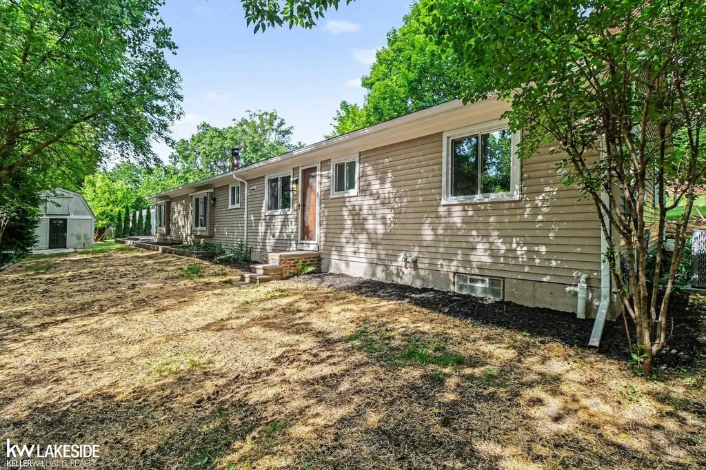 2871 Harvey Street Rochester Hills City MI 48309