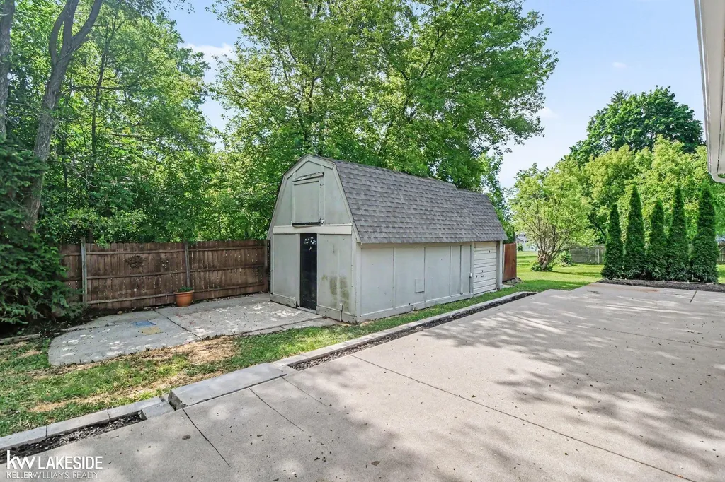 2871 Harvey Street Rochester Hills City MI 48309