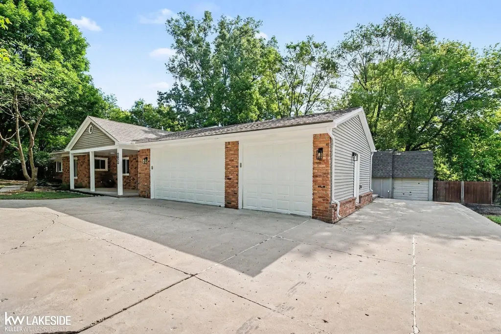 2871 Harvey Street Rochester Hills City MI 48309