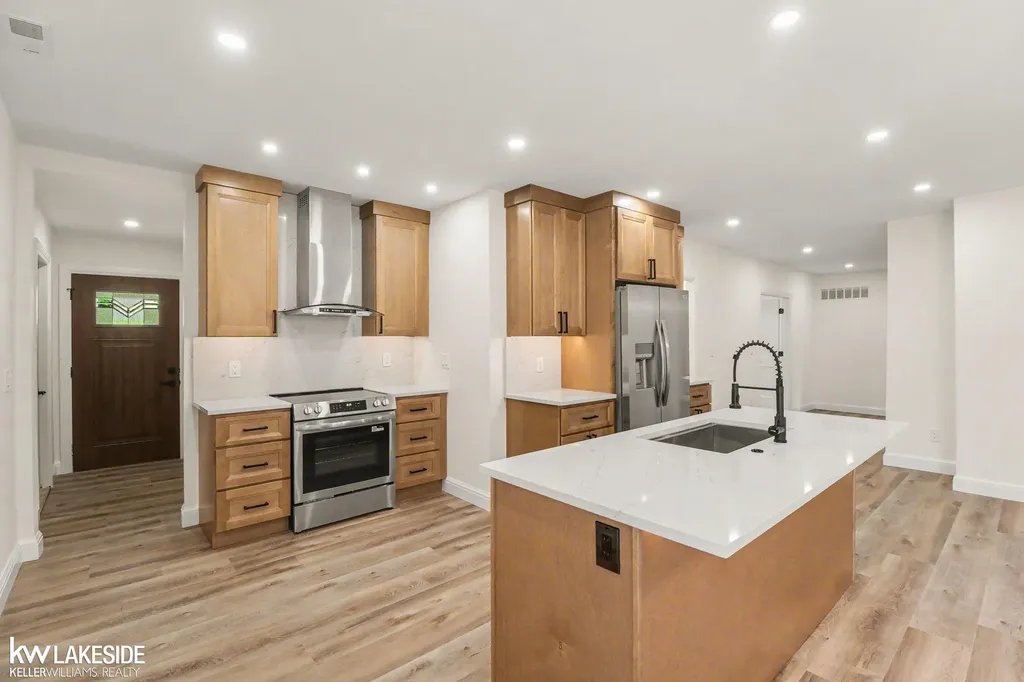 2871 Harvey Street Rochester Hills City MI 48309