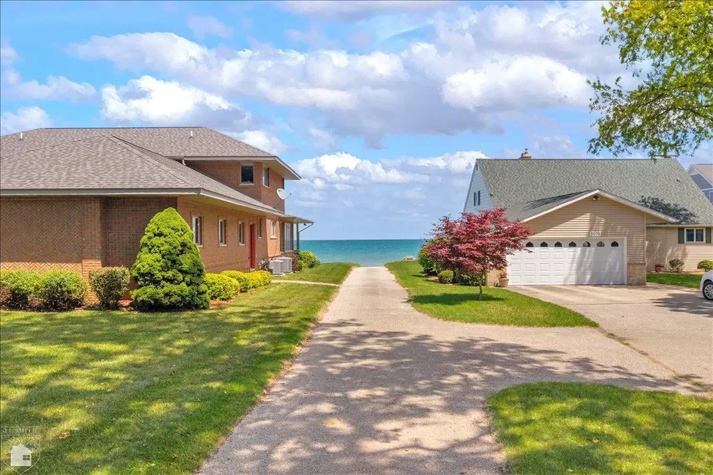 3079 Sandy Oaks Lane Fort Gratiot Charter Township MI 48059