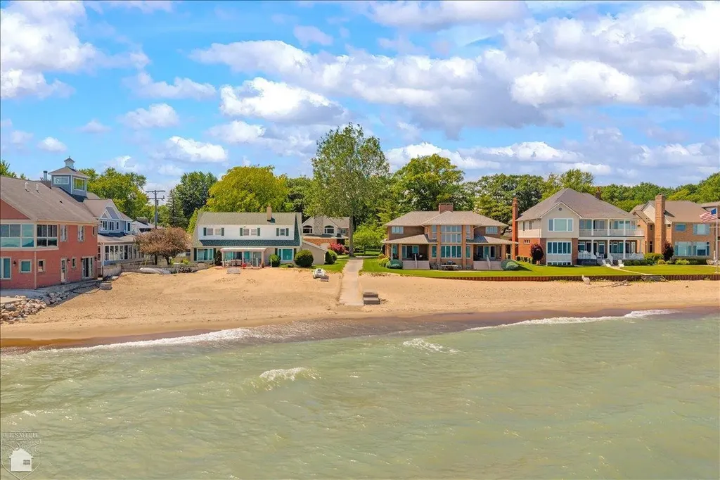 3079 Sandy Oaks Lane Fort Gratiot Charter Township MI 48059