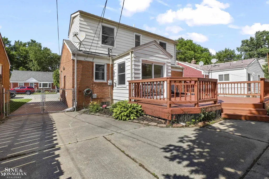 16532 Rosemary Street Fraser City MI 48026