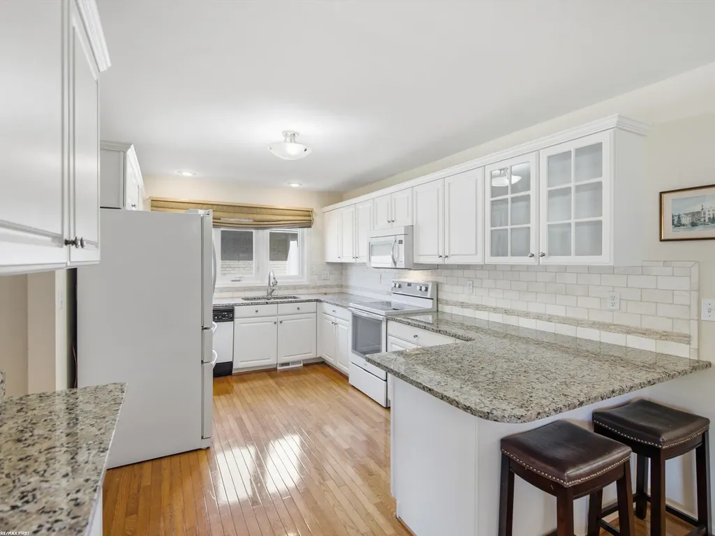 6737 Copper Creek Drive Washington Township MI 48094