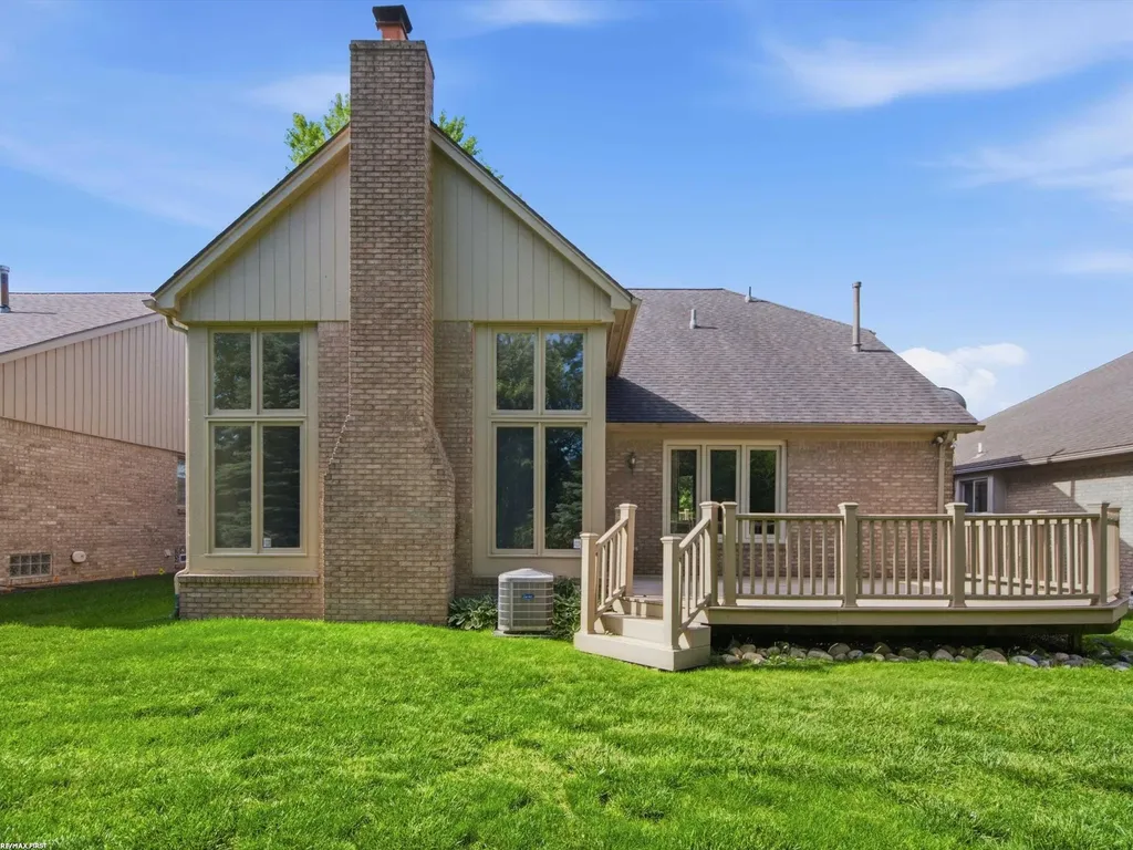 6737 Copper Creek Drive Washington Township MI 48094