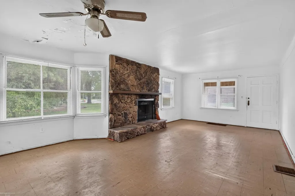 37191 Dundee Street Sterling Heights City MI 48310