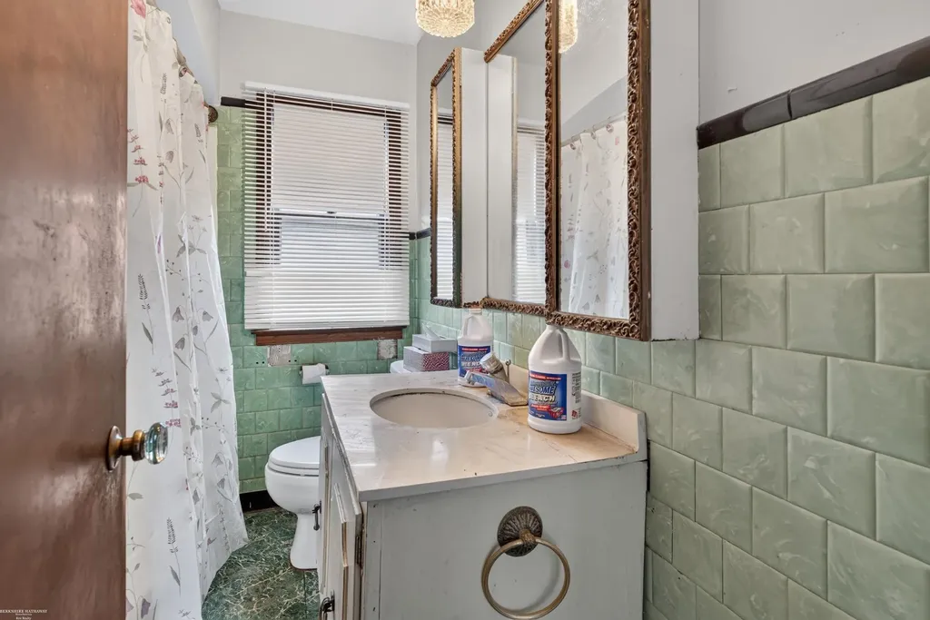 37191 Dundee Street Sterling Heights City MI 48310