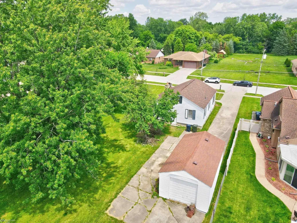 37191 Dundee Street Sterling Heights City MI 48310