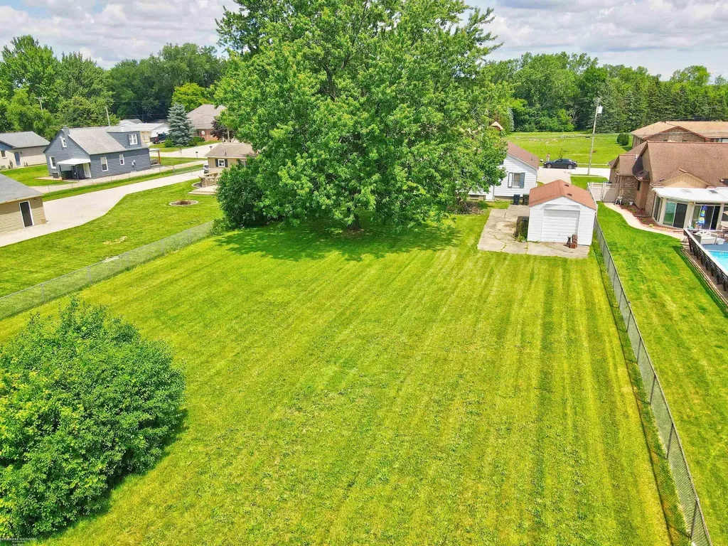 37191 Dundee Street Sterling Heights City MI 48310