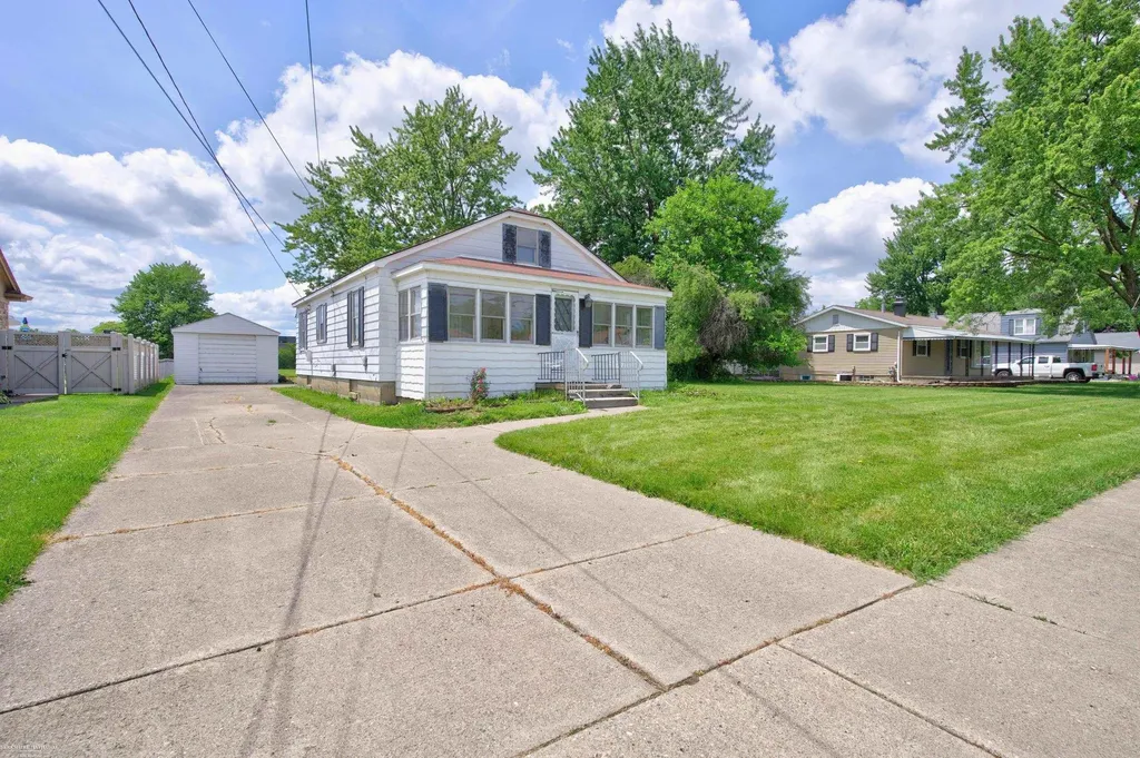 37191 Dundee Street Sterling Heights City MI 48310