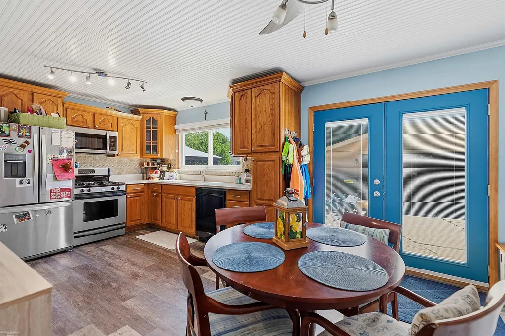 41688 Tetley Dr Drive Sterling Heights City MI 48313