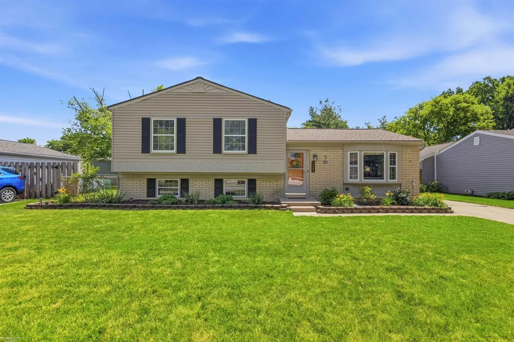 41688 Tetley Dr Drive Sterling Heights City MI 48313