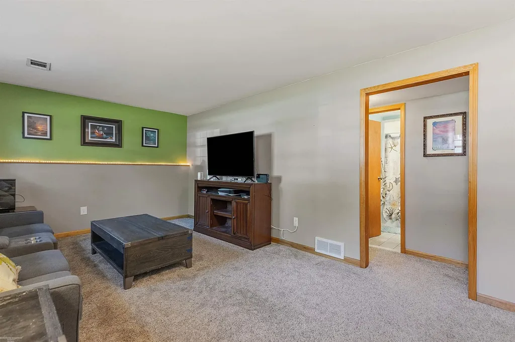 41688 Tetley Dr Drive Sterling Heights City MI 48313