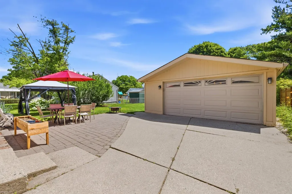 41688 Tetley Dr Drive Sterling Heights City MI 48313