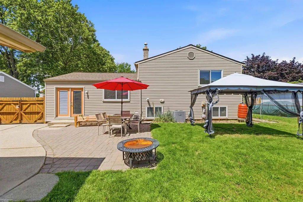 41688 Tetley Dr Drive Sterling Heights City MI 48313