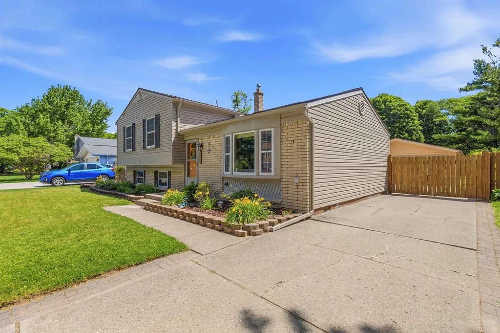 41688 Tetley Dr Drive Sterling Heights City MI 48313