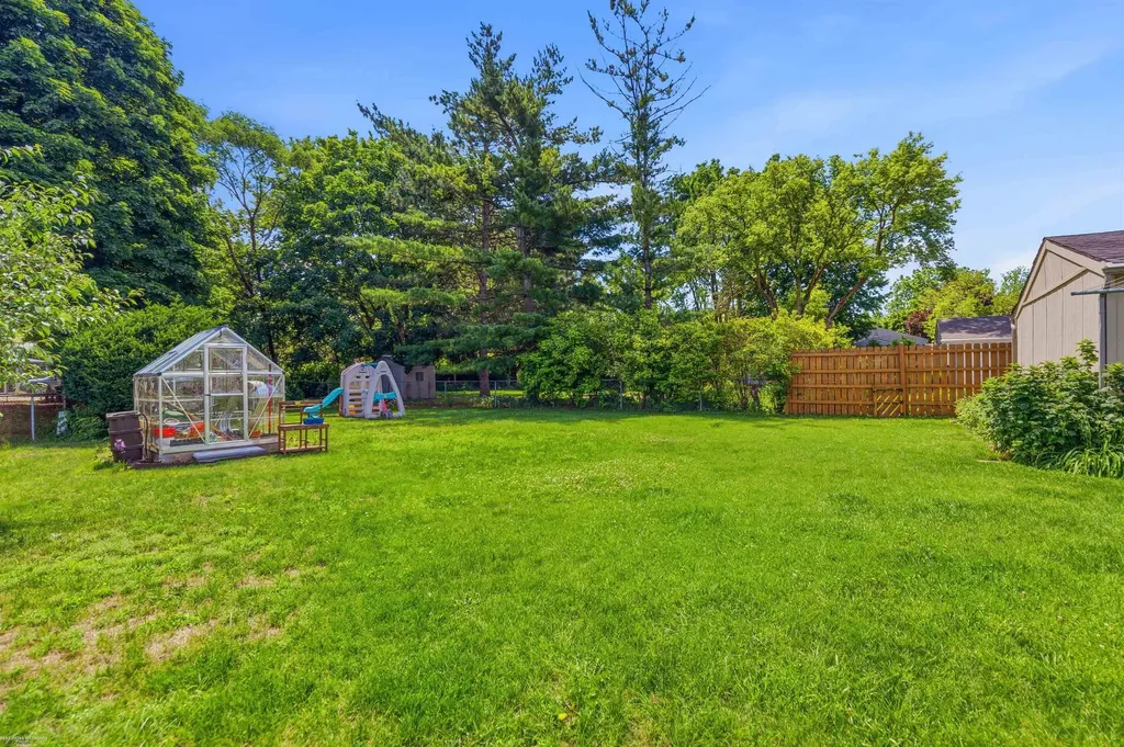41688 Tetley Dr Drive Sterling Heights City MI 48313