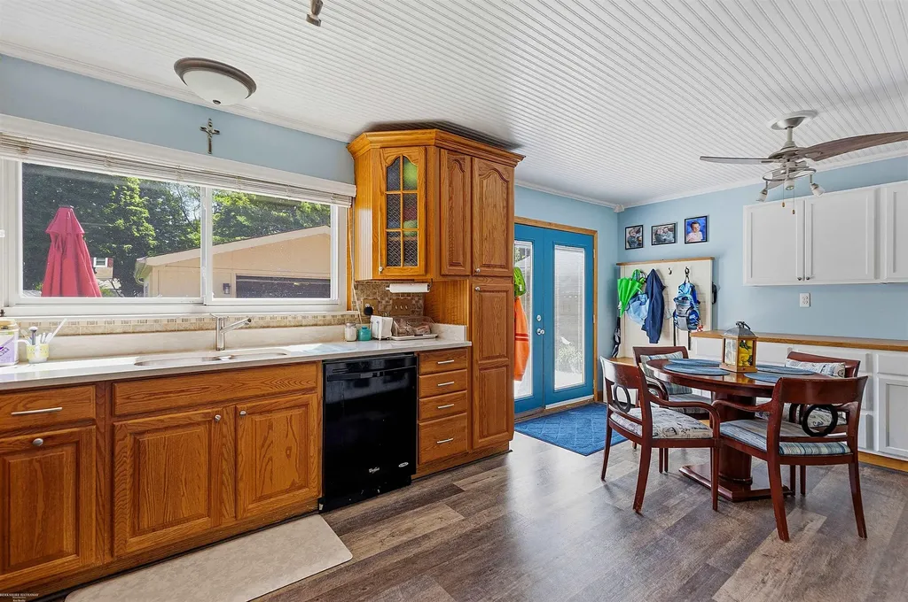 41688 Tetley Dr Drive Sterling Heights City MI 48313