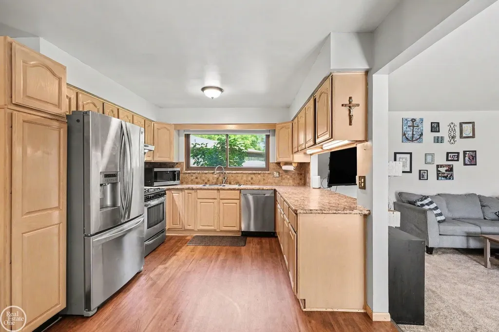 15733 Jennifer Court Fraser City MI 48026
