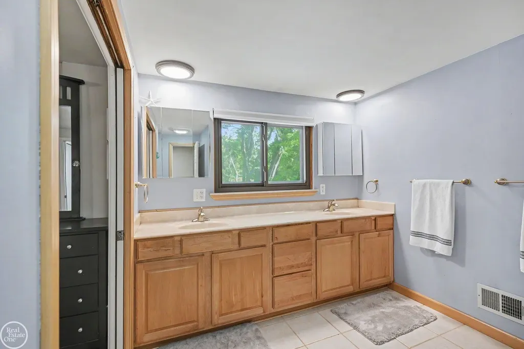 15733 Jennifer Court Fraser City MI 48026