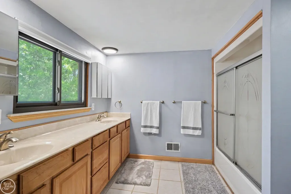 15733 Jennifer Court Fraser City MI 48026