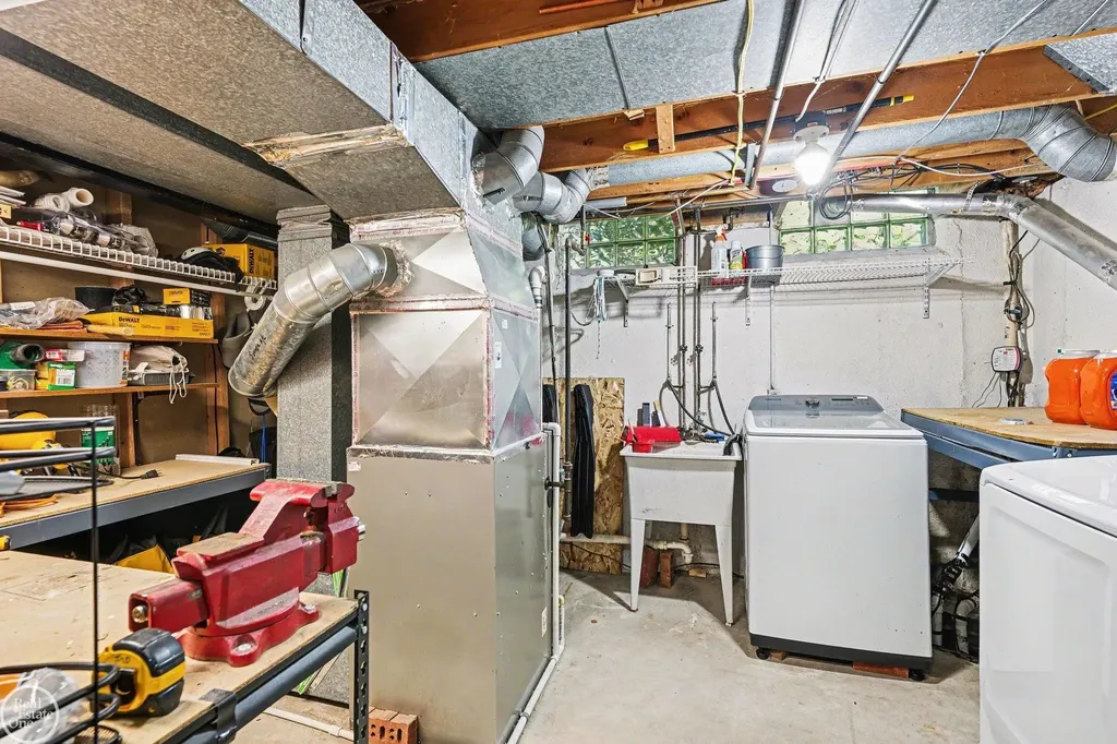 15733 Jennifer Court Fraser City MI 48026
