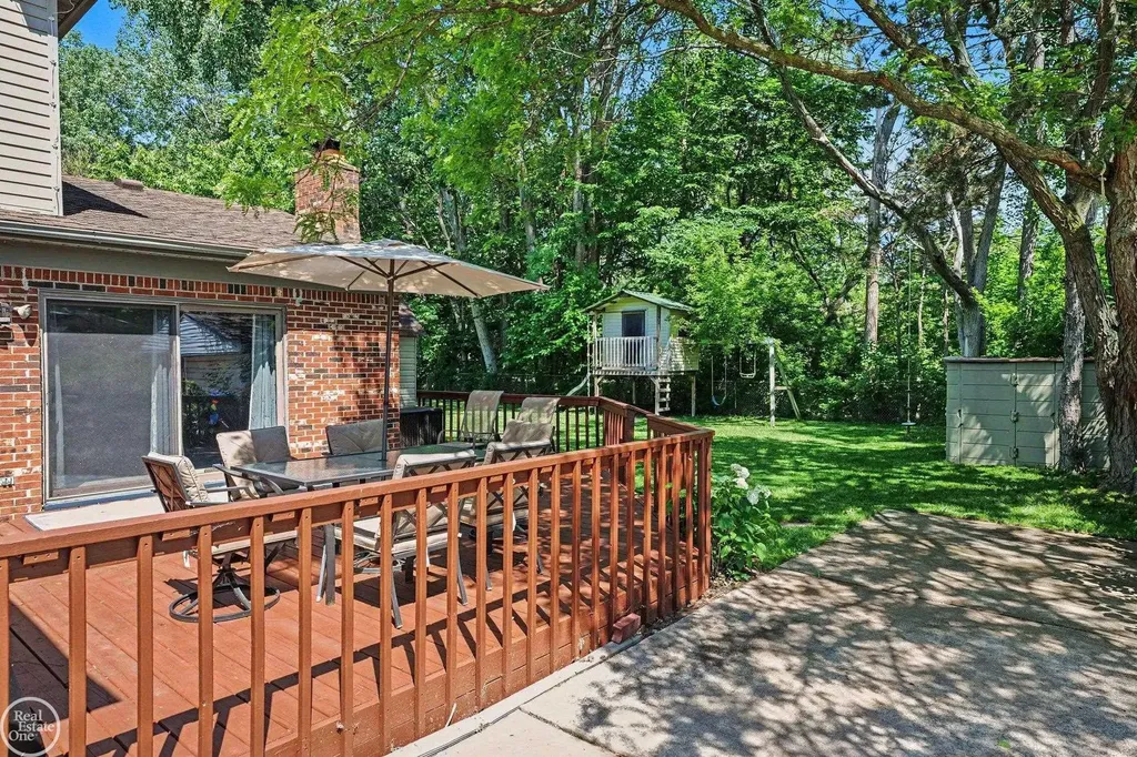 15733 Jennifer Court Fraser City MI 48026