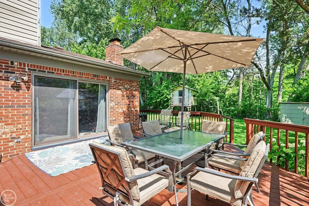 15733 Jennifer Court Fraser City MI 48026