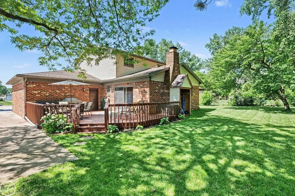15733 Jennifer Court Fraser City MI 48026