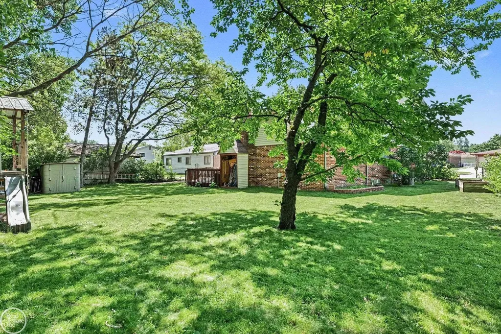 15733 Jennifer Court Fraser City MI 48026