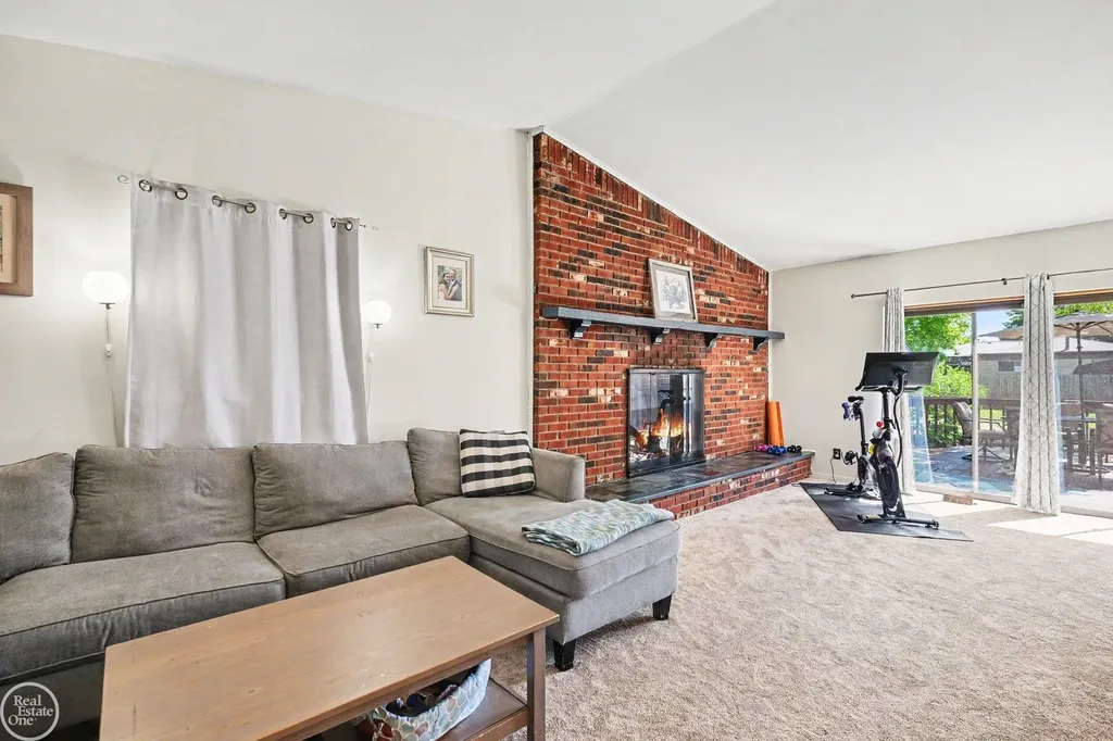 15733 Jennifer Court Fraser City MI 48026