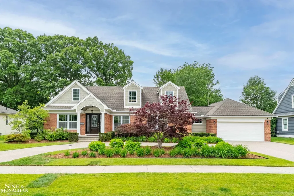 1061 N Renaud Road Grosse Pointe Woods City MI 48236