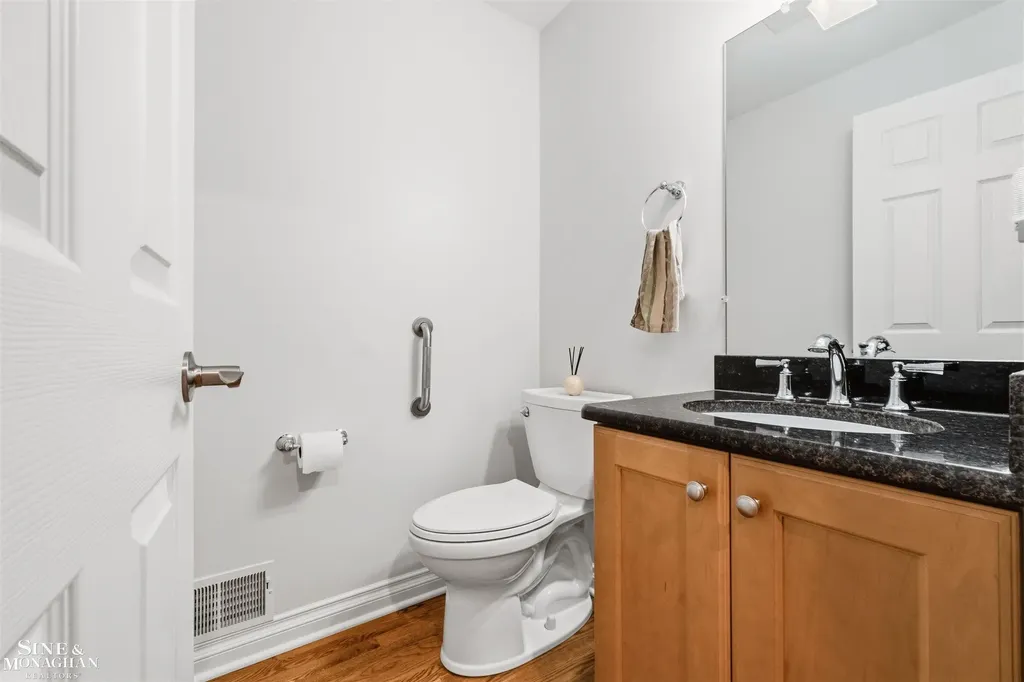 1061 N Renaud Road Grosse Pointe Woods City MI 48236