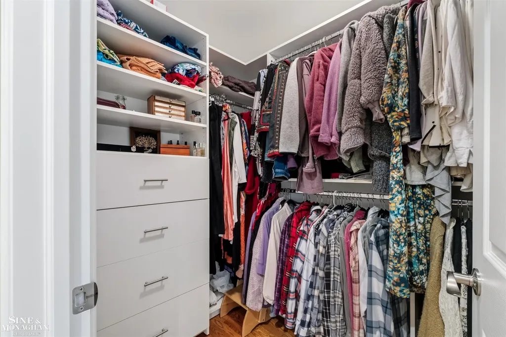 1061 N Renaud Road Grosse Pointe Woods City MI 48236
