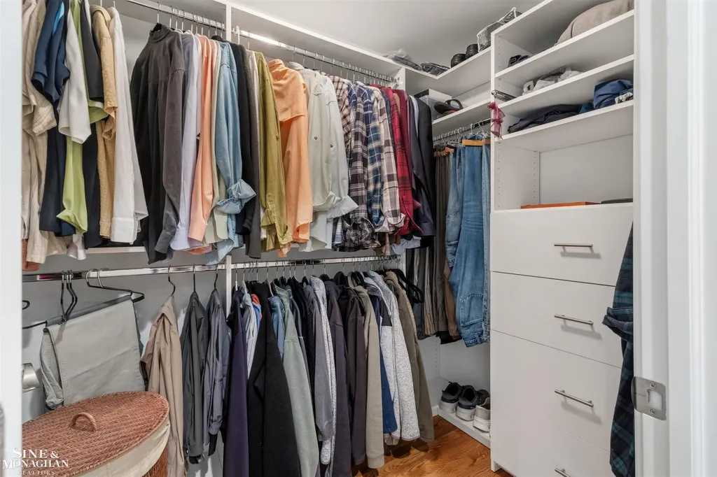 1061 N Renaud Road Grosse Pointe Woods City MI 48236