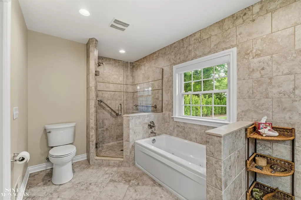 1061 N Renaud Road Grosse Pointe Woods City MI 48236
