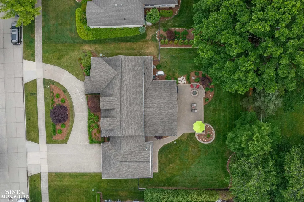 1061 N Renaud Road Grosse Pointe Woods City MI 48236
