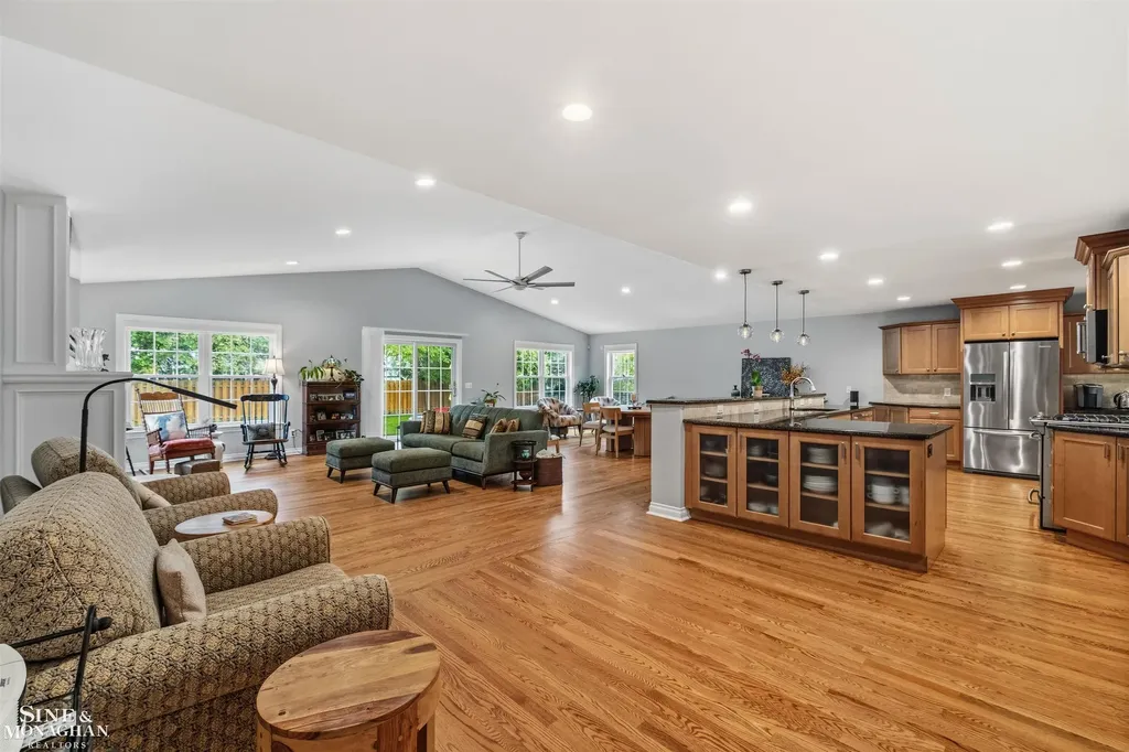 1061 N Renaud Road Grosse Pointe Woods City MI 48236