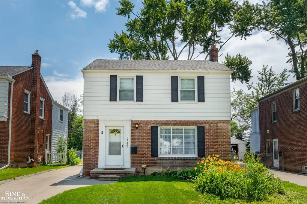 19282 Raymond Street Grosse Pointe Woods City MI 48236