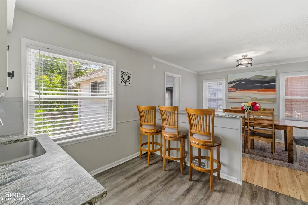 19282 Raymond Street Grosse Pointe Woods City MI 48236