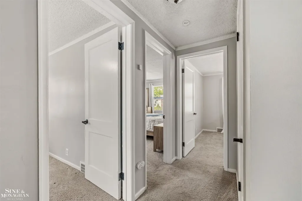 19282 Raymond Street Grosse Pointe Woods City MI 48236