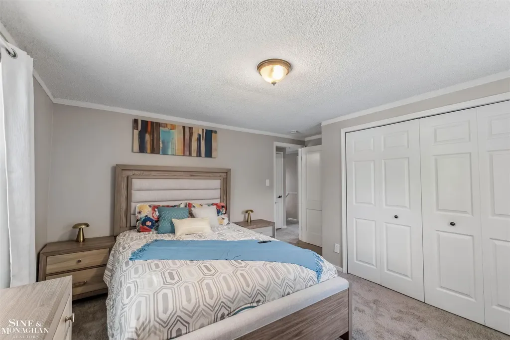19282 Raymond Street Grosse Pointe Woods City MI 48236