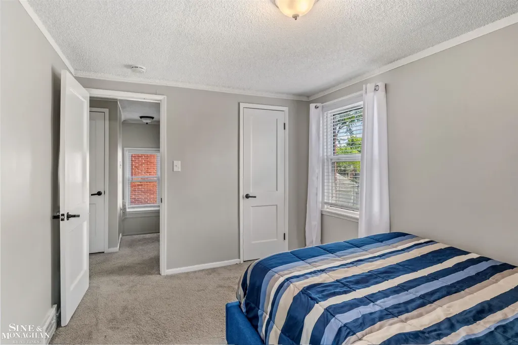 19282 Raymond Street Grosse Pointe Woods City MI 48236