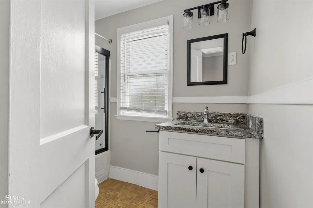 19282 Raymond Street Grosse Pointe Woods City MI 48236