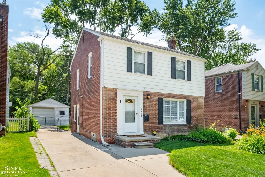 19282 Raymond Street Grosse Pointe Woods City MI 48236