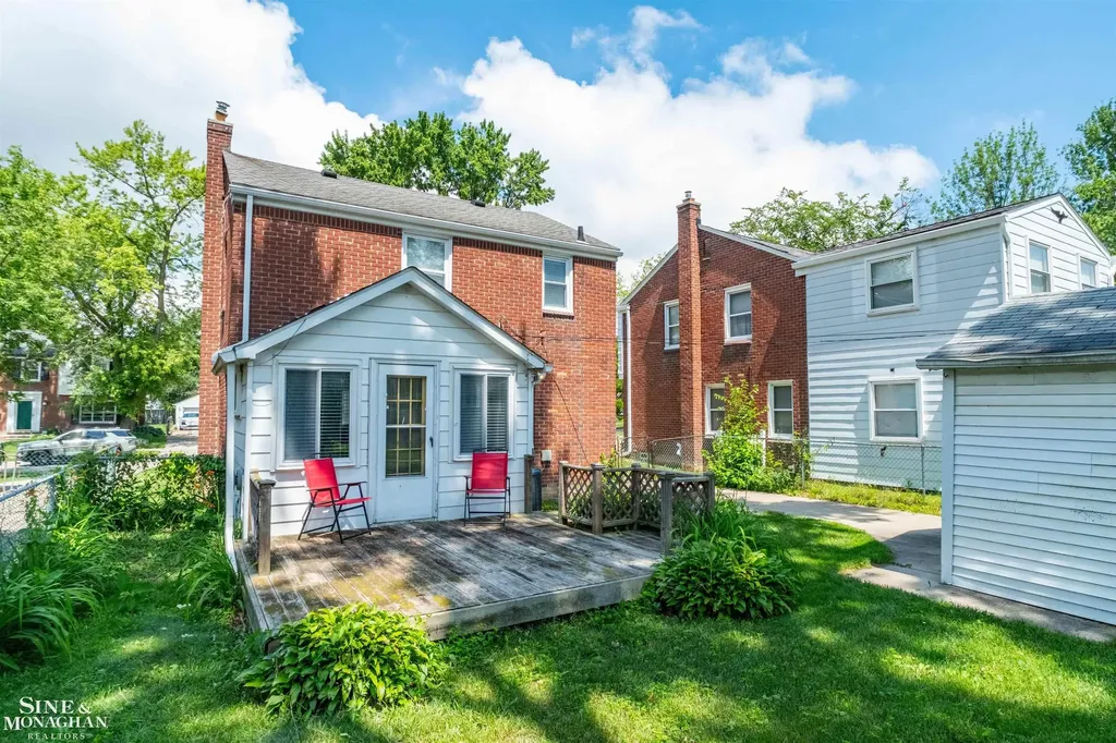 19282 Raymond Street Grosse Pointe Woods City MI 48236
