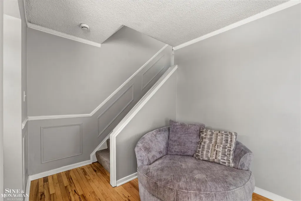 19282 Raymond Street Grosse Pointe Woods City MI 48236