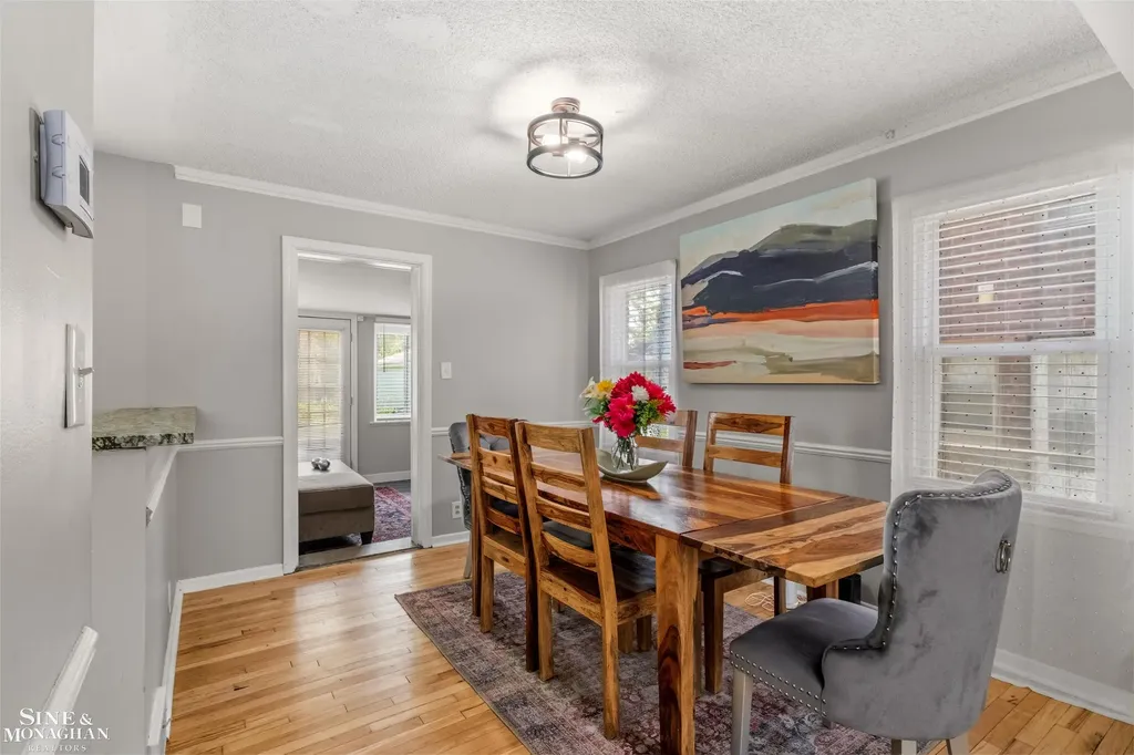 19282 Raymond Street Grosse Pointe Woods City MI 48236