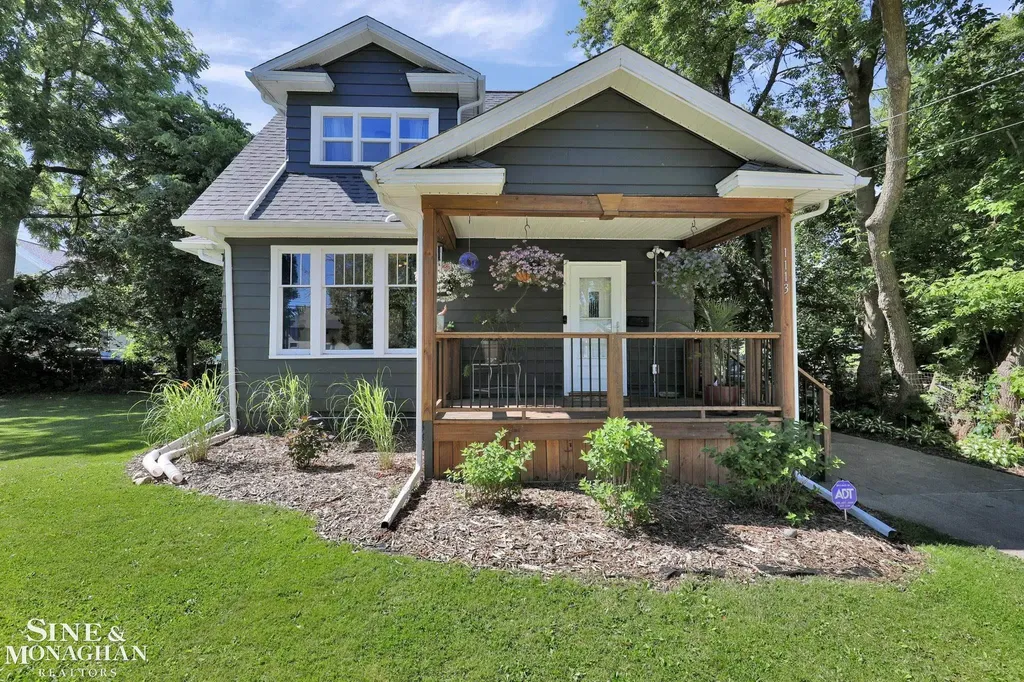 1113 W Michigan Avenue Lansing City MI 48915