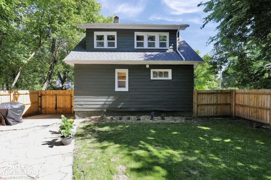 1113 W Michigan Avenue Lansing City MI 48915